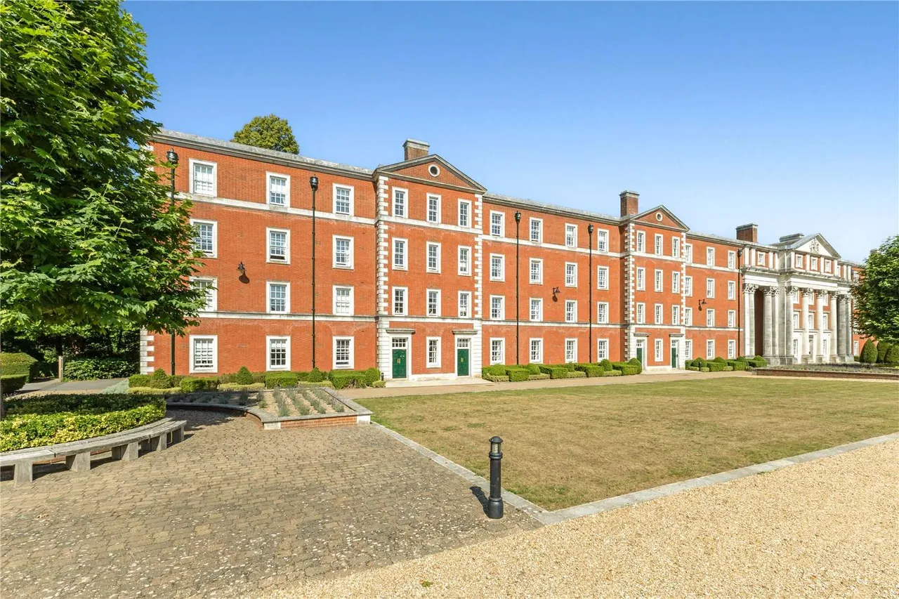 Peninsula Square, Winchester, SO23, photo 9