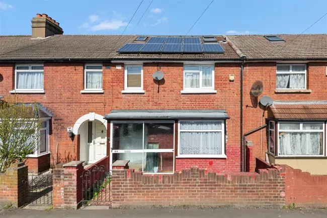 4 bed property for sale — Bedford Avenue, Hayes