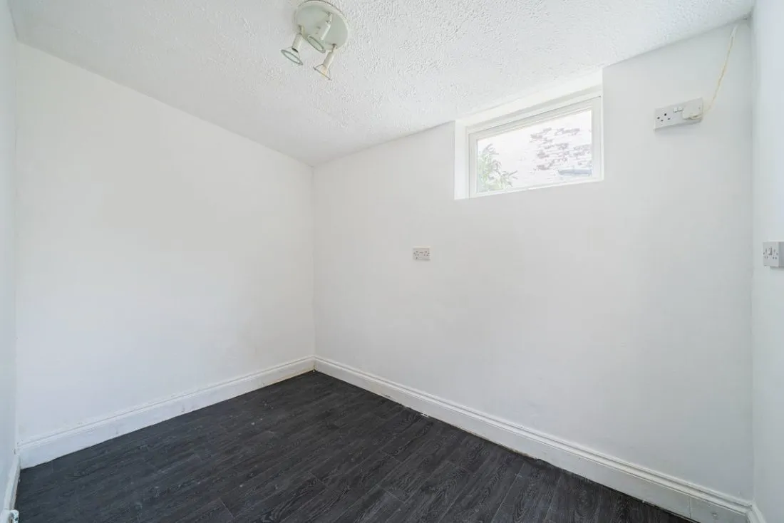 Woodchurch Lane, Tranmere, CH42 9PL, photo 13