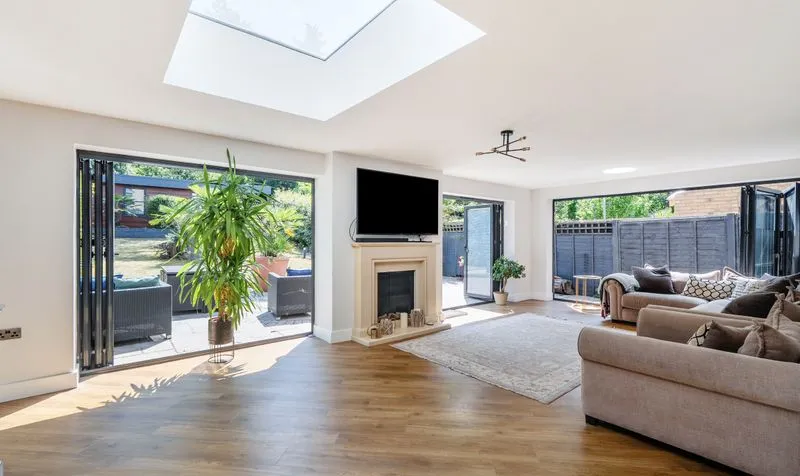 Richmond Crescent, Epsom, KT19, photo 2