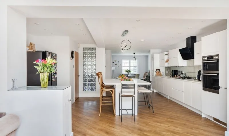 Richmond Crescent, Epsom, KT19, photo 9