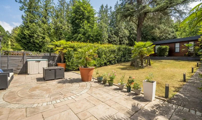 Richmond Crescent, Epsom, KT19, photo 4