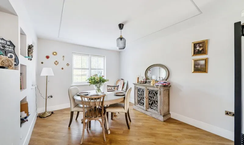 Richmond Crescent, Epsom, KT19, photo 10