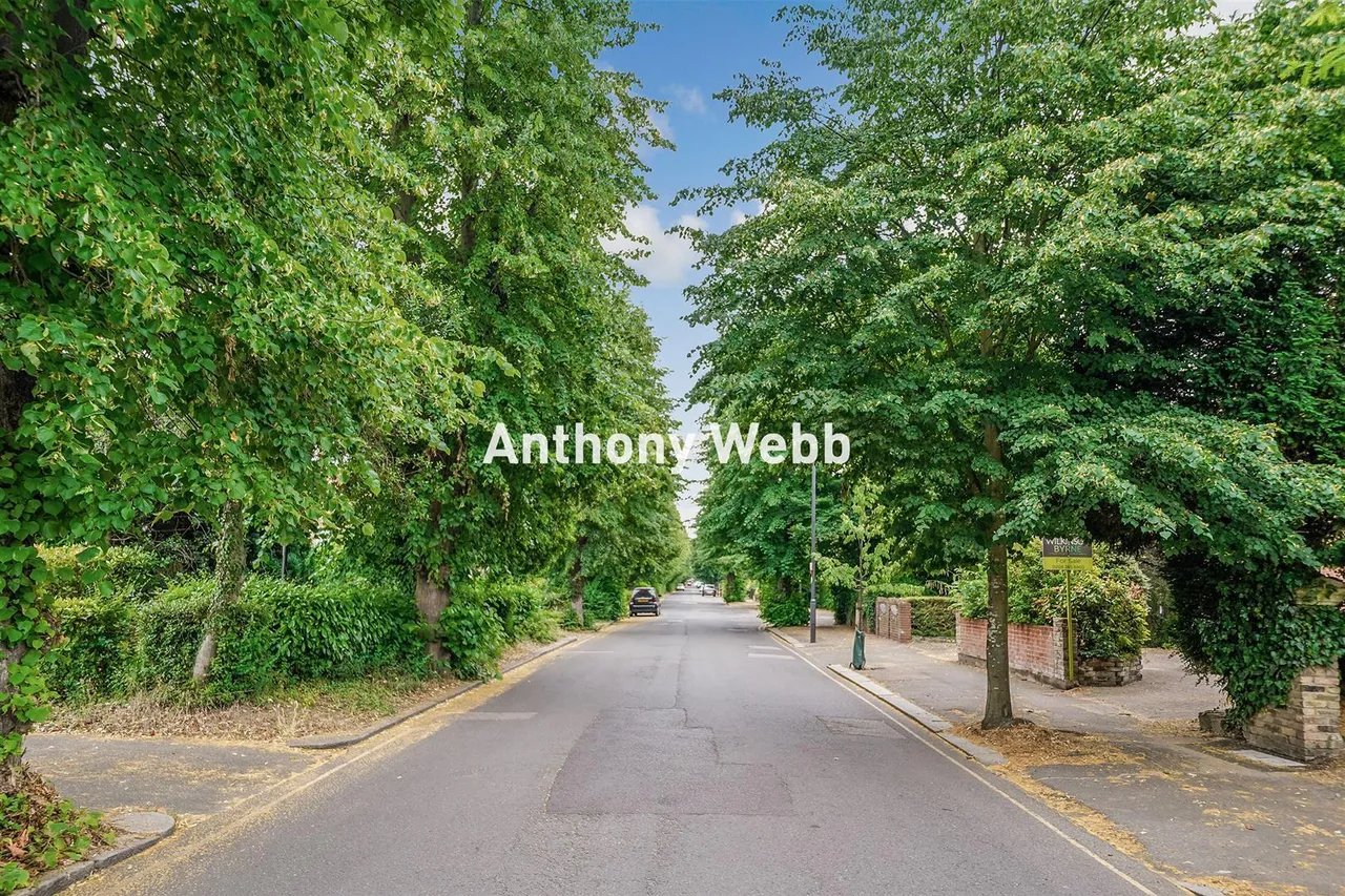 Wellington Road, Bush Hill Park, EN1, photo 40