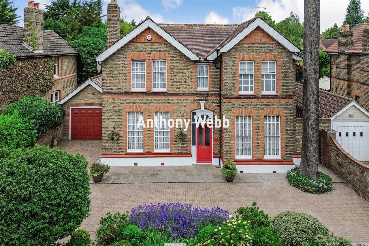 5 bed house for sale, Wellington Road, Bush Hill Park, EN1