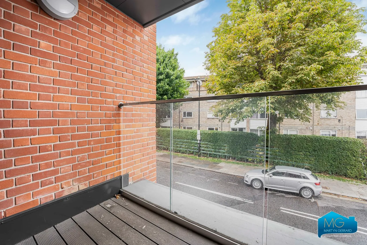 Fox Lane, London, N13, photo 4