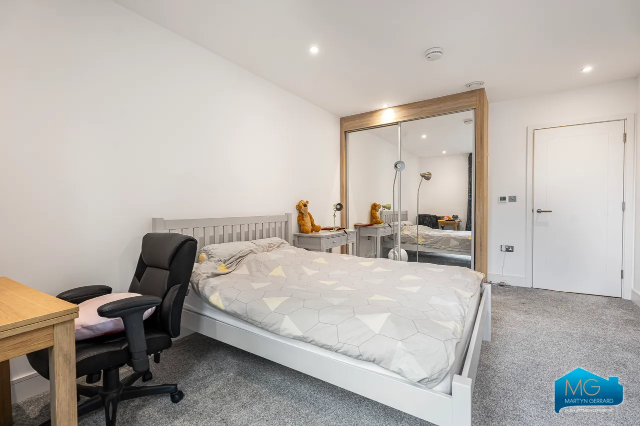 Fox Lane, London, N13, photo 6