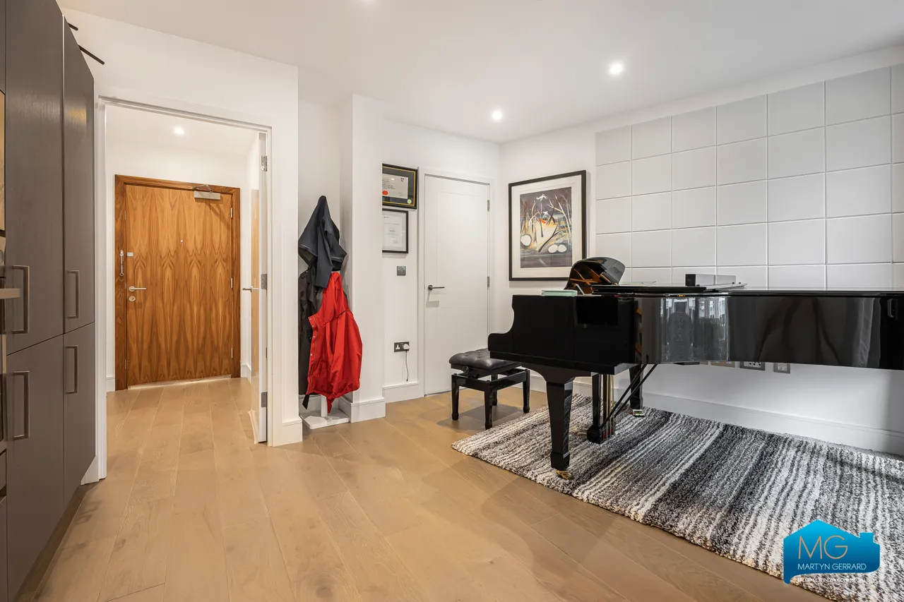 Fox Lane, London, N13, photo 7