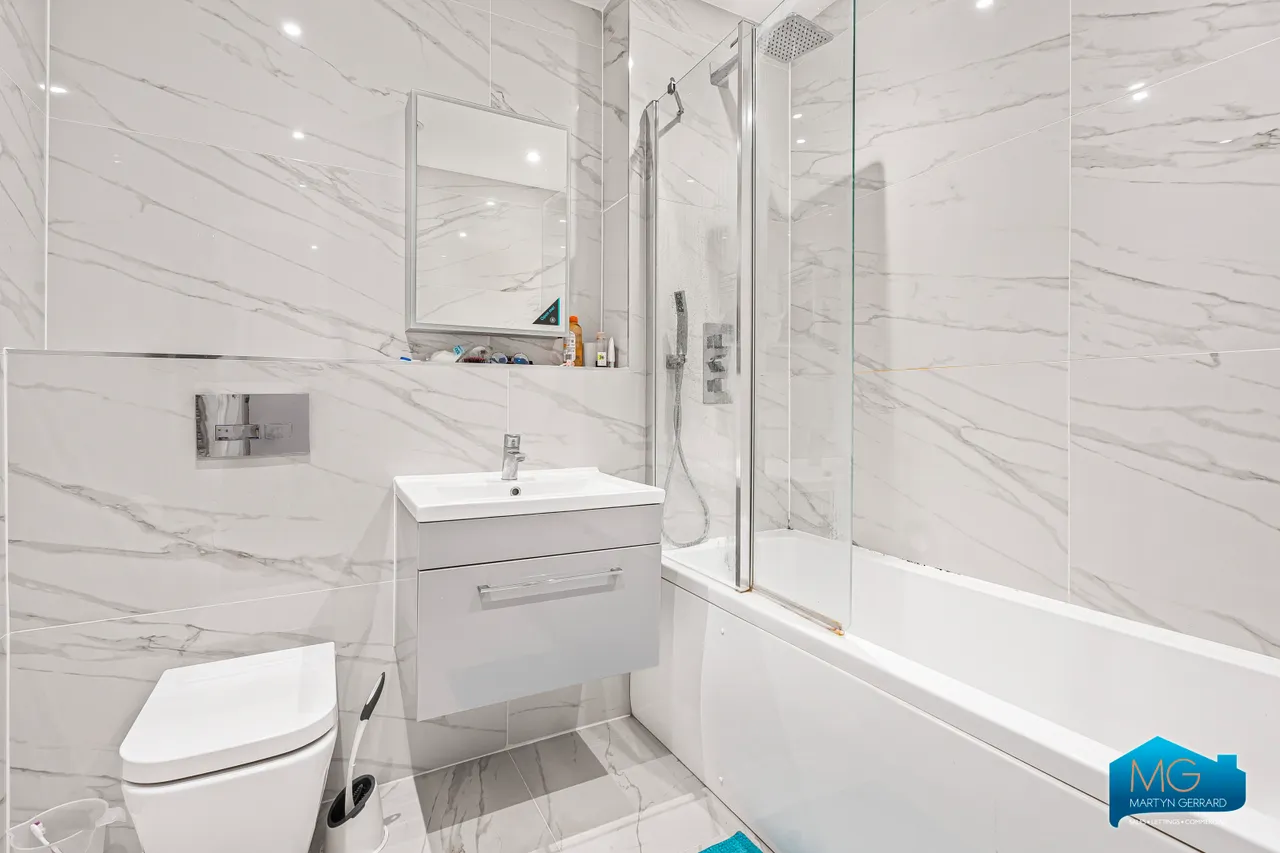 Fox Lane, London, N13, photo 3