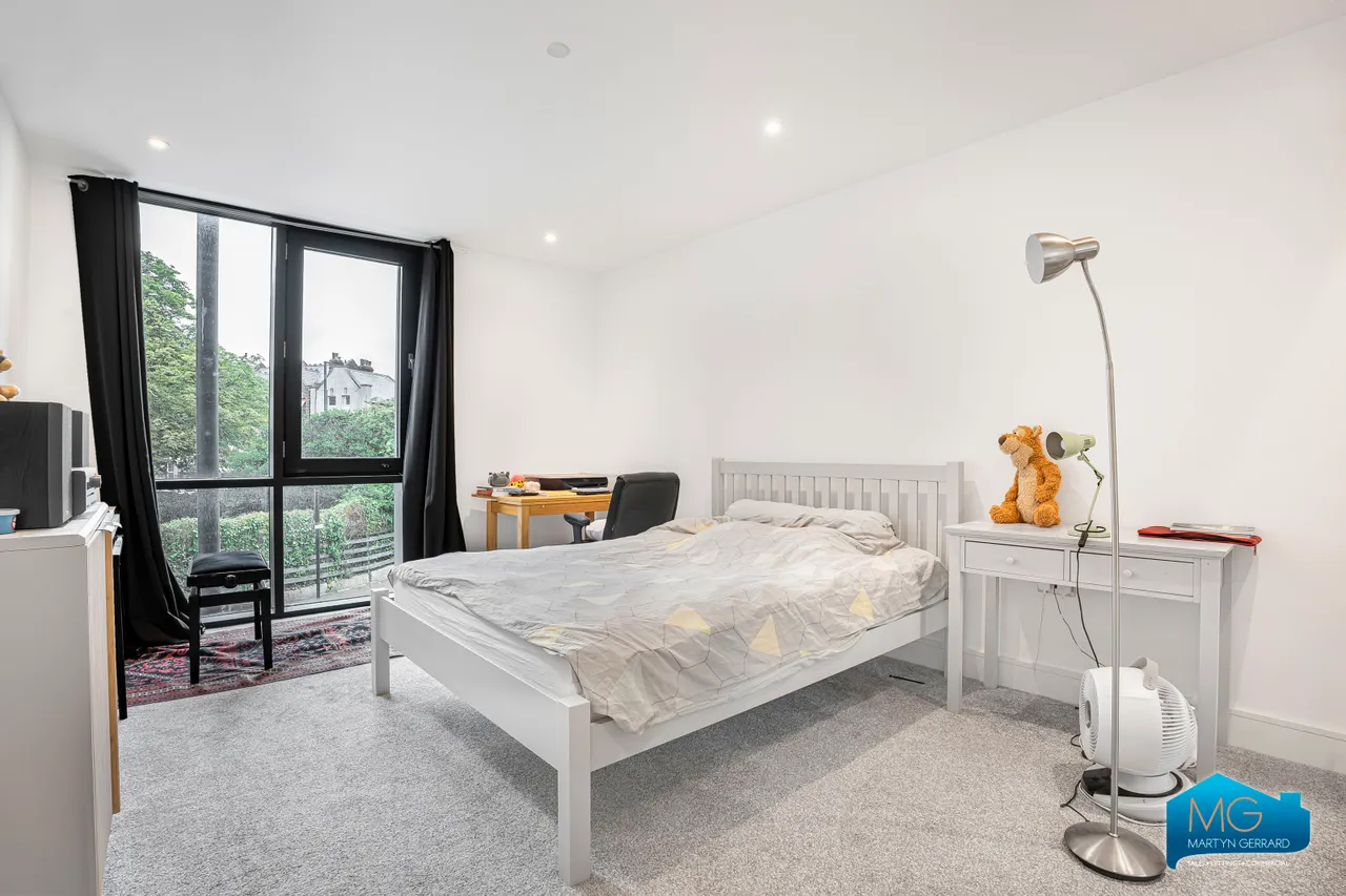 Fox Lane, London, N13, photo 5