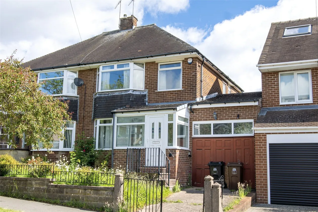 3 bed house for sale — Arnold Avenue, Sheffield, S12