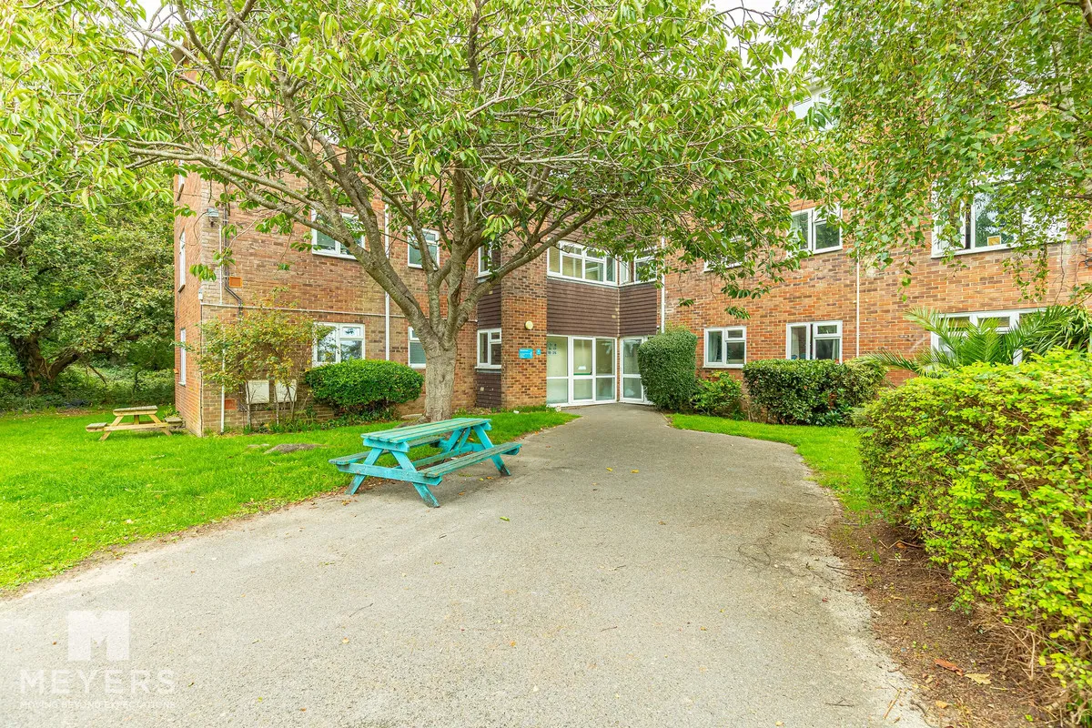 2 bed flat for sale, Curlew Road, Christchurch, BH23