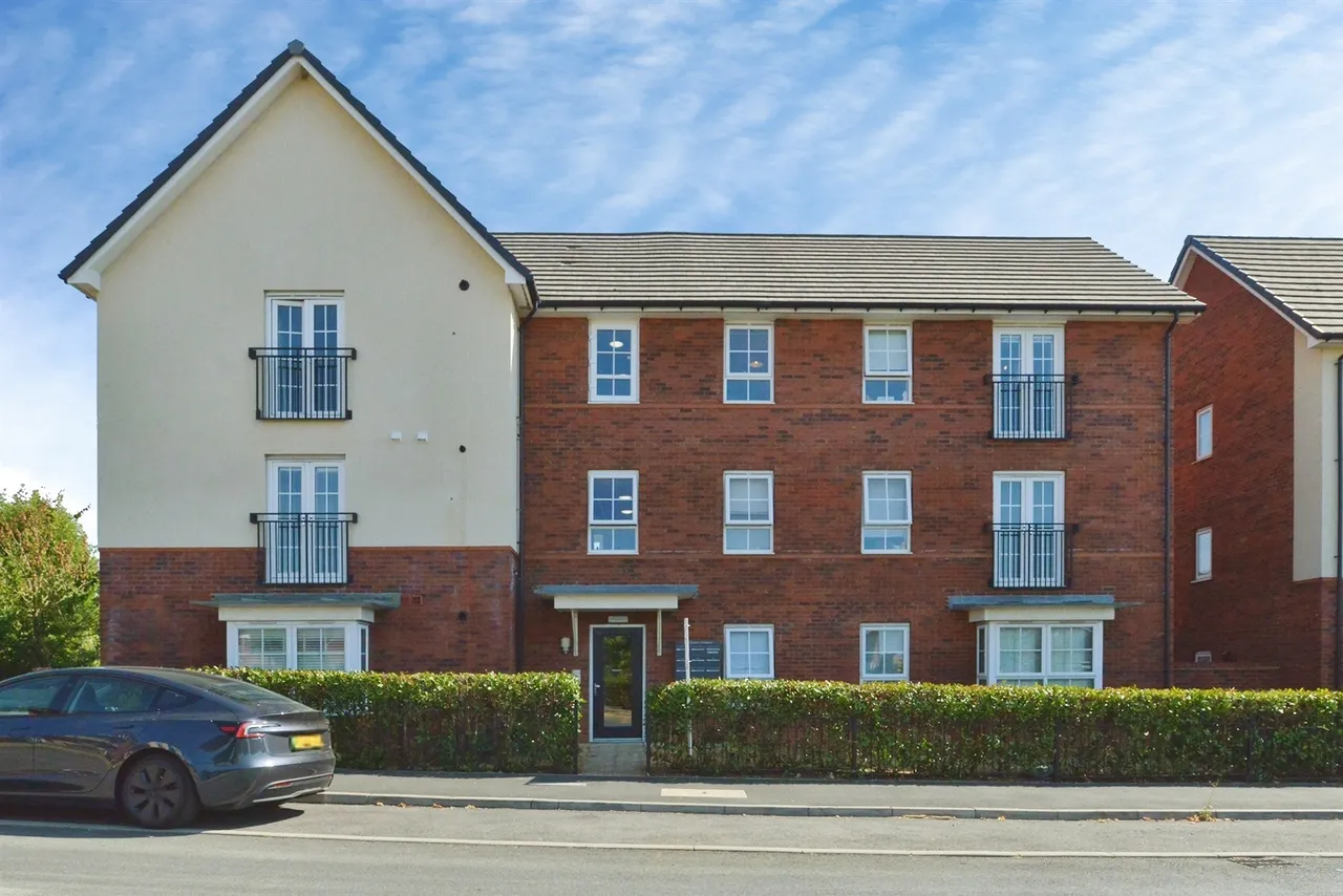 2 bed flat for sale — Cicero Crescent, Fairfields, Milton Keynes
