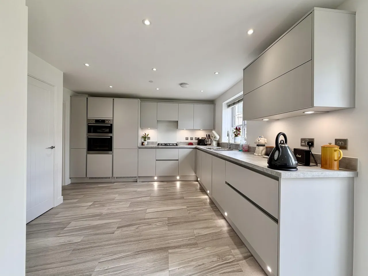 Thomas Clarke Road, Cowbridge, CF71, photo 10