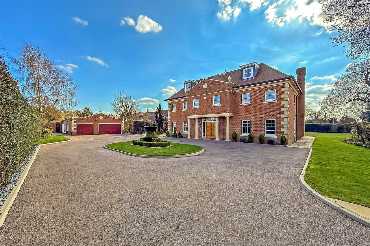 7 bed house for sale — Todds Green, Stevenage, Hertfordshire, SG1 2JE
