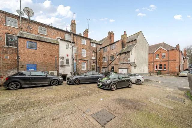 High Street, Tring, HP23, photo 20