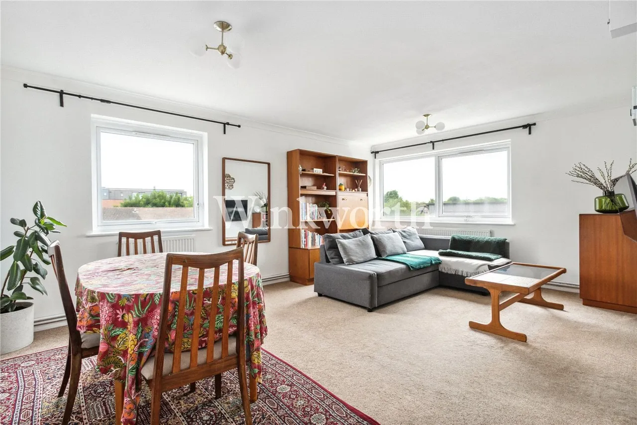 2 bed flat for sale, Pellipar Close, London, N13