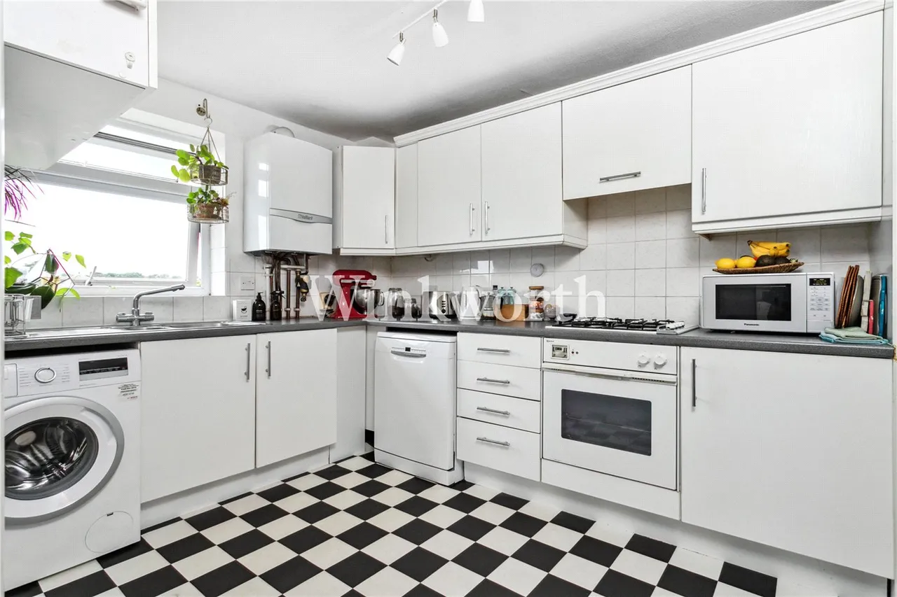 Pellipar Close, London, N13, photo 2