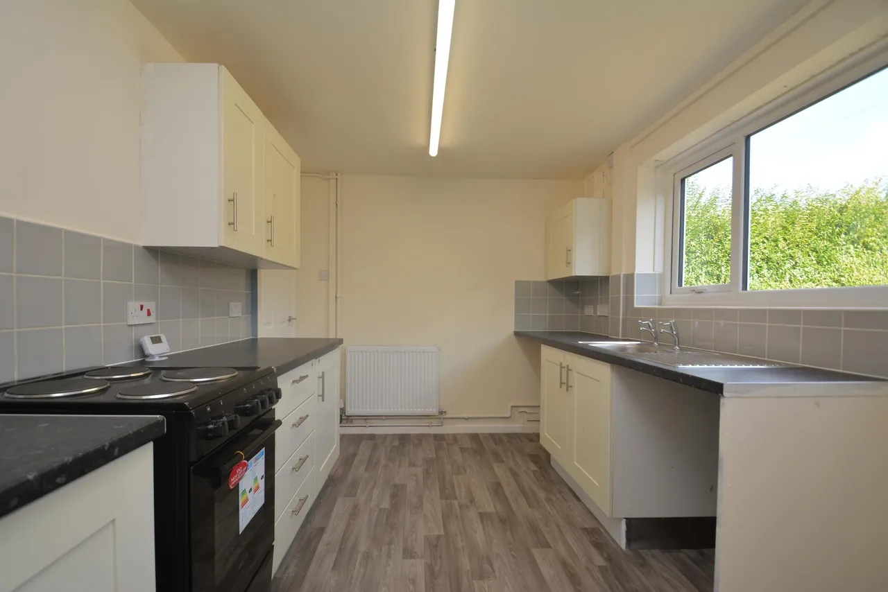 Valley Road, Overdale, TF3, photo 2