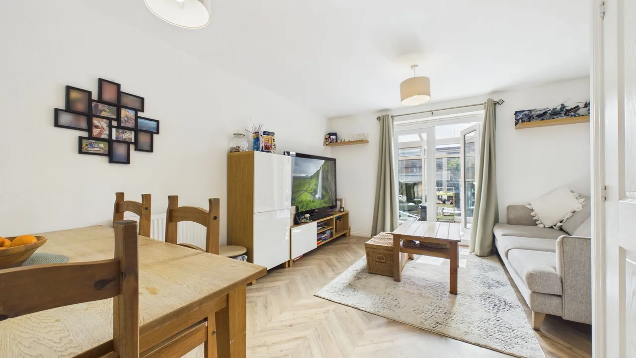 Newbury Crescent, Bourne, PE10, photo 2