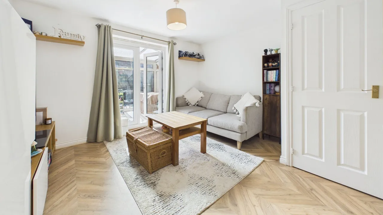 Newbury Crescent, Bourne, PE10, photo 10