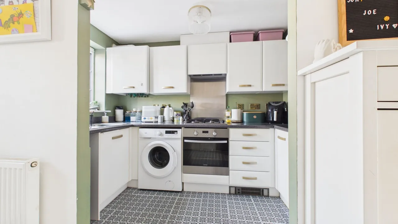 Newbury Crescent, Bourne, PE10, photo 3