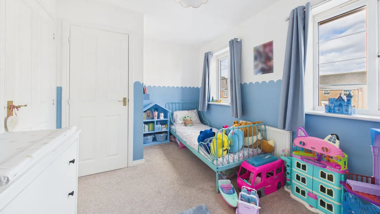 Newbury Crescent, Bourne, PE10, photo 17