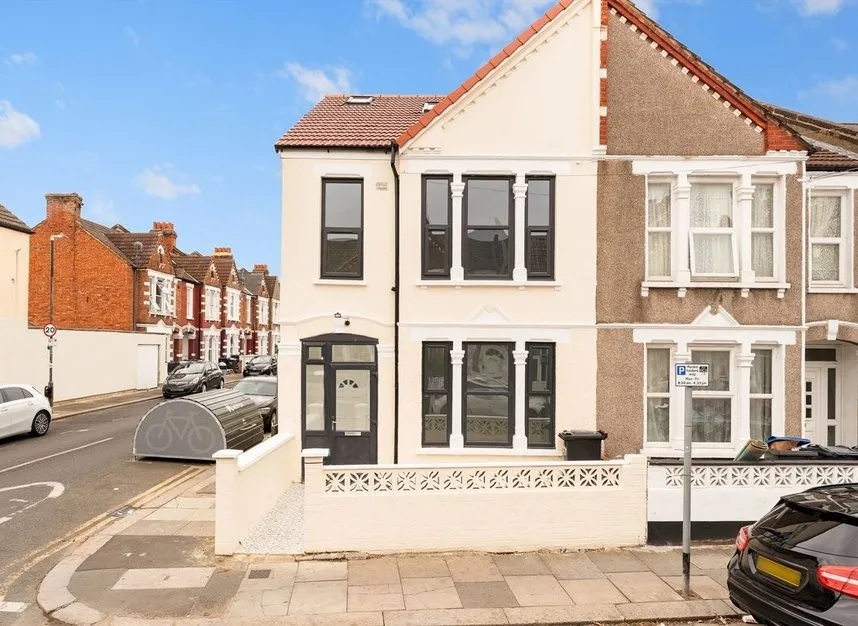 4 bed house for sale — Ashbourne Road, Tooting, CR4