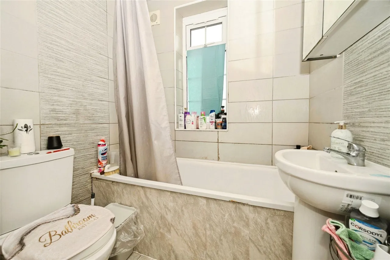 Dunstable Road, Luton, Bedfordshire, LU4, photo 10