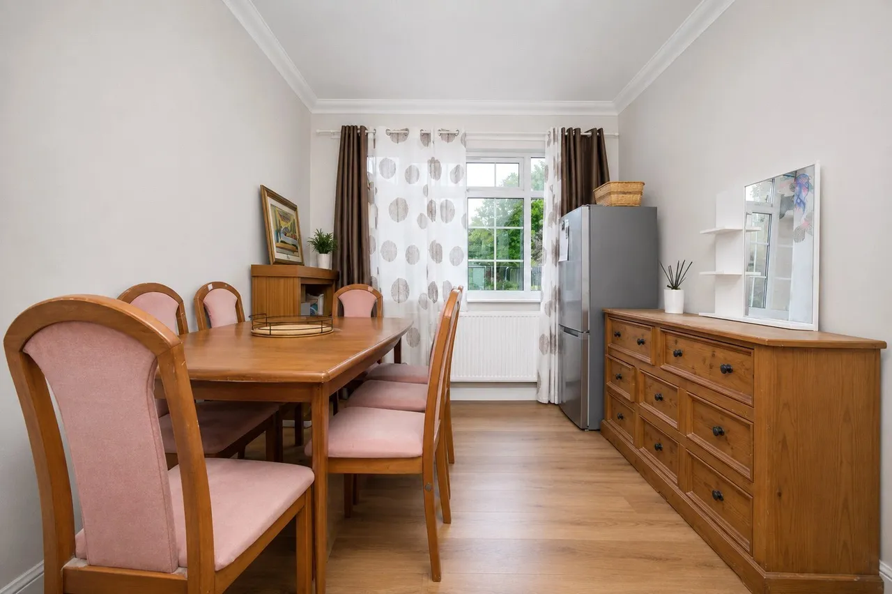 Dunstable Road, Luton, Bedfordshire, LU4, photo 5