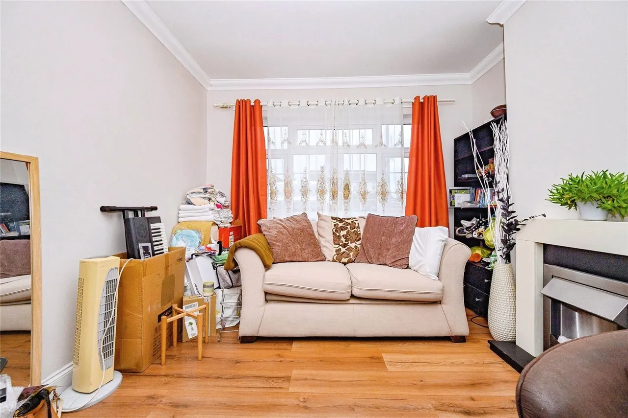 Dunstable Road, Luton, Bedfordshire, LU4, photo 3