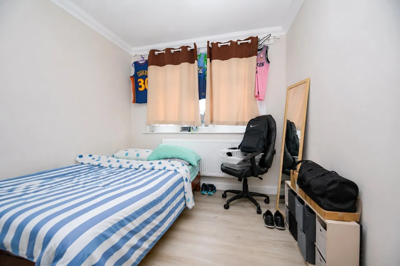Dunstable Road, Luton, Bedfordshire, LU4, photo 8