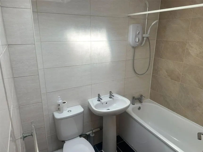 London Road, Langley, Slough, SL3, photo 6