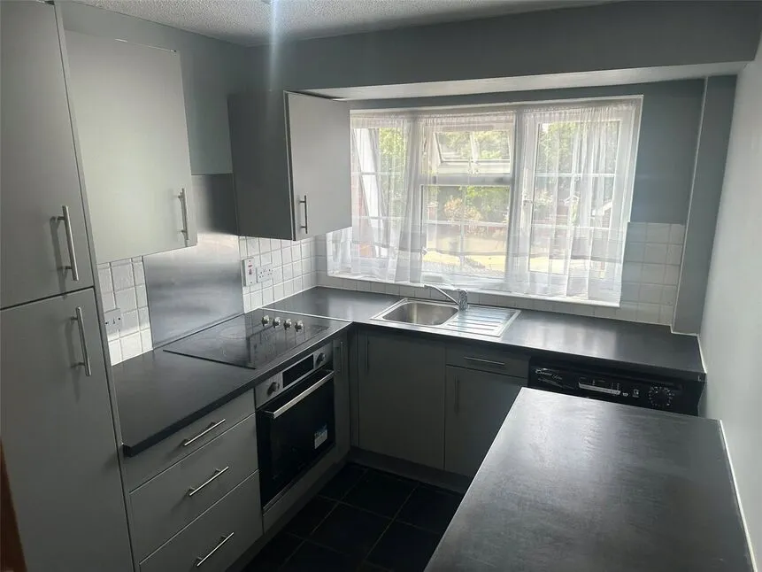 London Road, Langley, Slough, SL3, photo 3