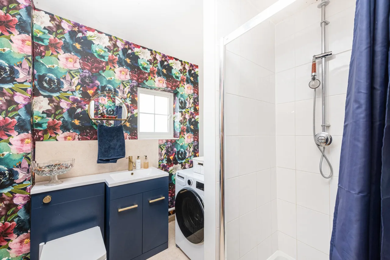 Manor Road, Oving, HP22, photo 13