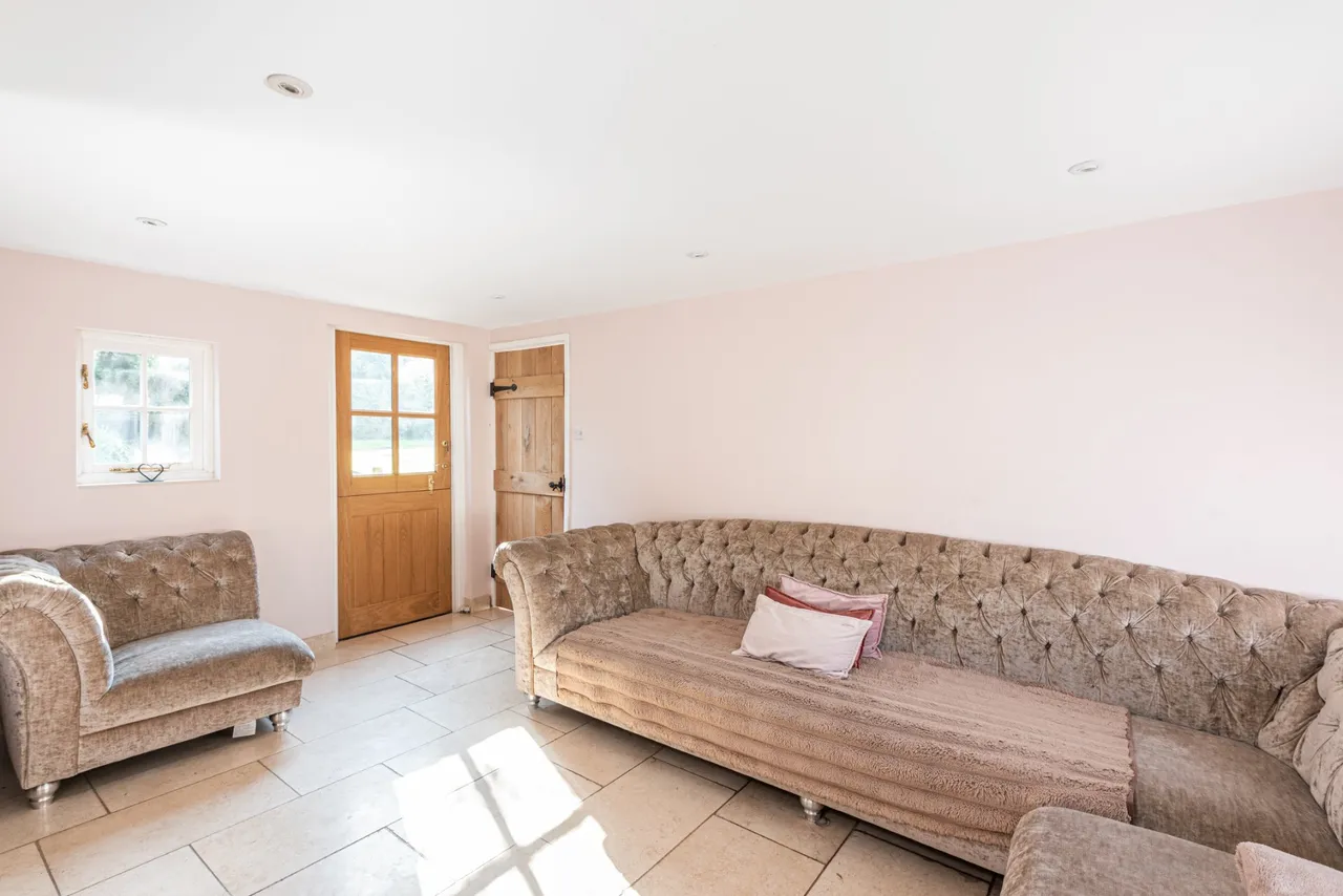Manor Road, Oving, HP22, photo 17
