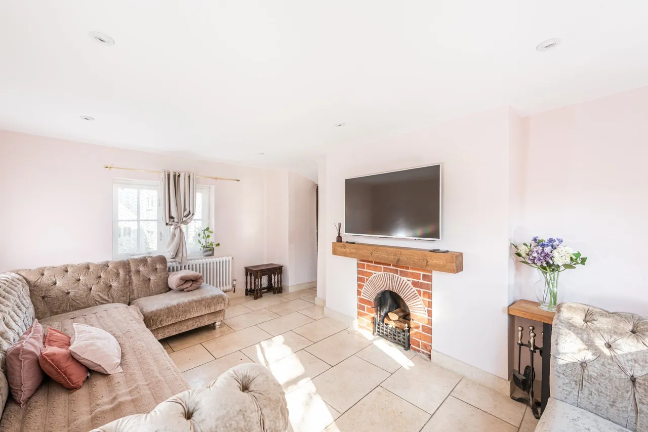 Manor Road, Oving, HP22, photo 6