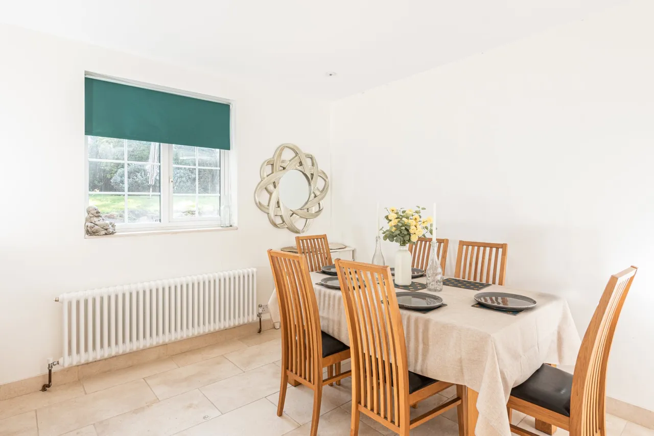 Manor Road, Oving, HP22, photo 10