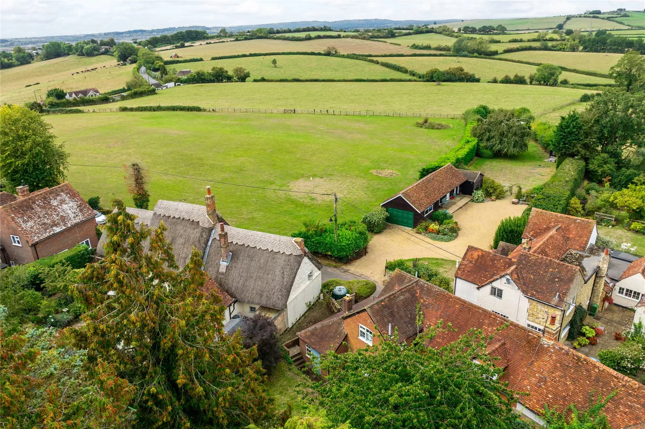 Manor Road, Oving, HP22, photo 2