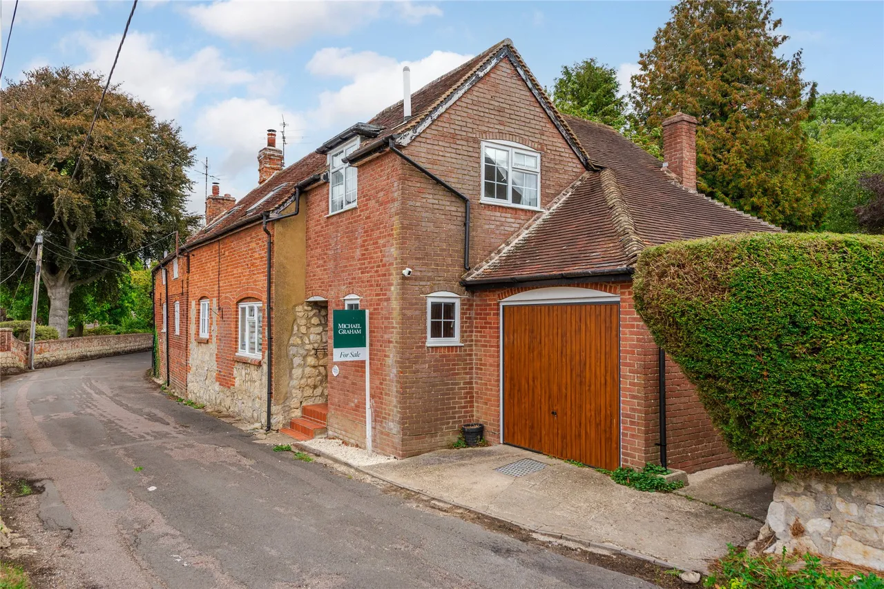 4 bed house for sale, Manor Road, Oving, HP22