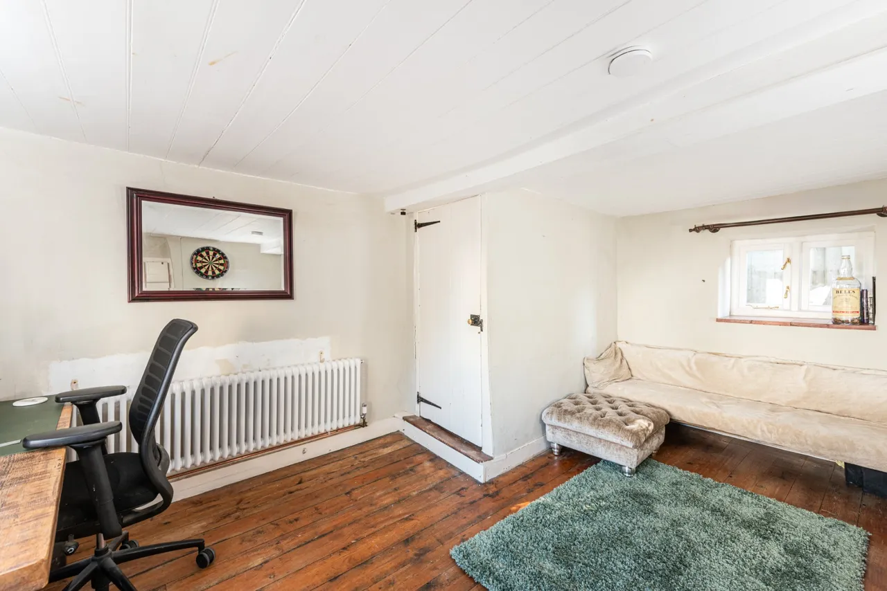 Manor Road, Oving, HP22, photo 16