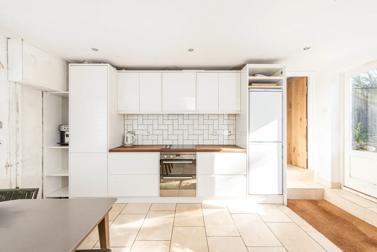 Manor Road, Oving, HP22, photo 9