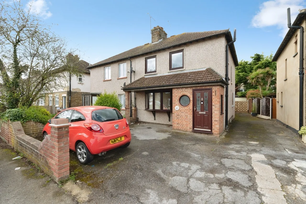 3 bed house for sale — Wallace Road, Grays, Essex, RM17