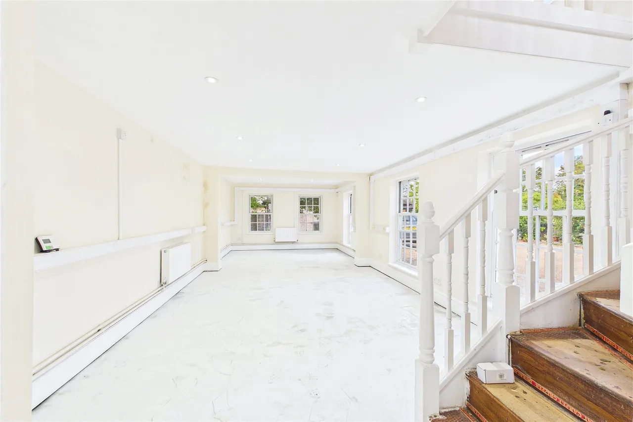 High Street, Horsell, GU21, photo 6