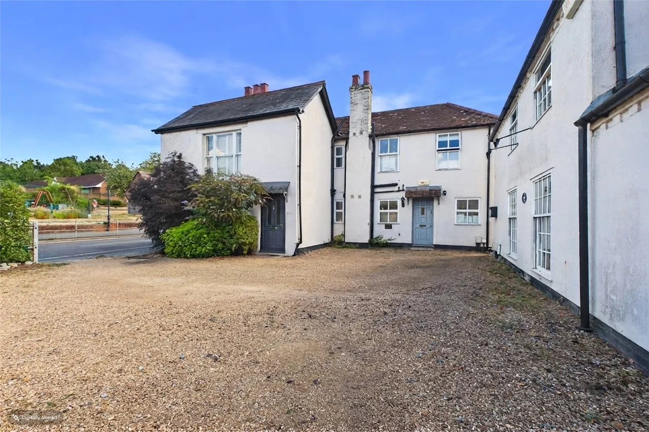 High Street, Horsell, GU21, photo 5