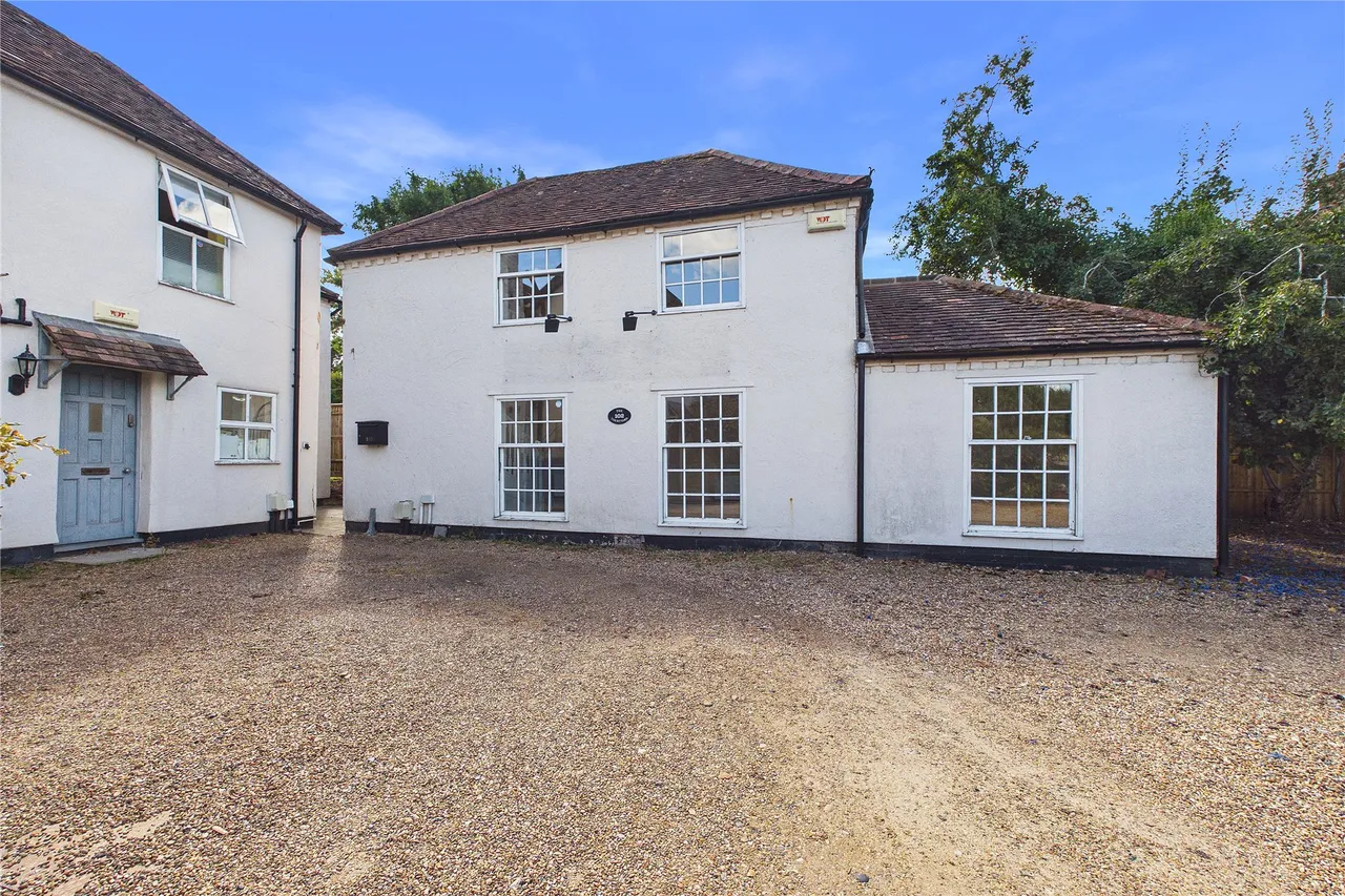 High Street, Horsell, GU21, photo 4