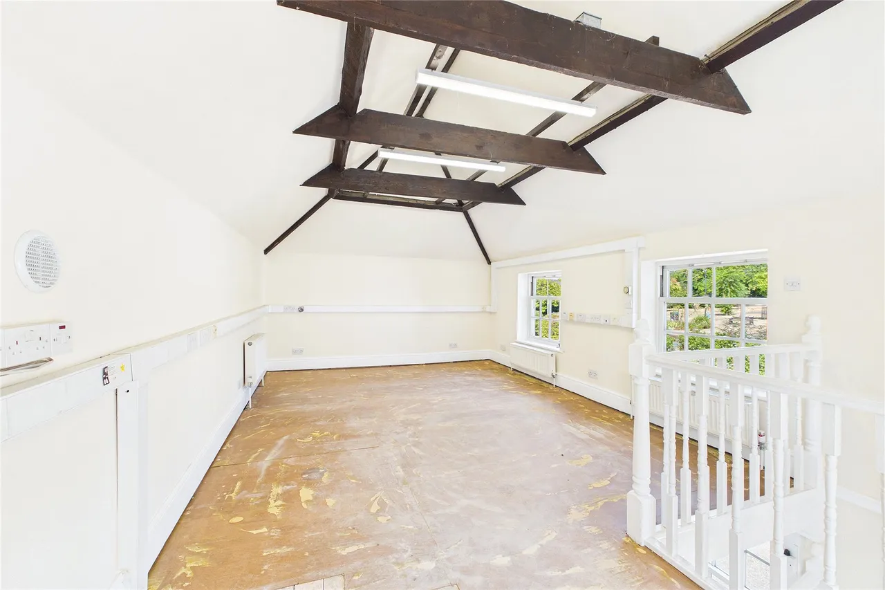High Street, Horsell, GU21, photo 8