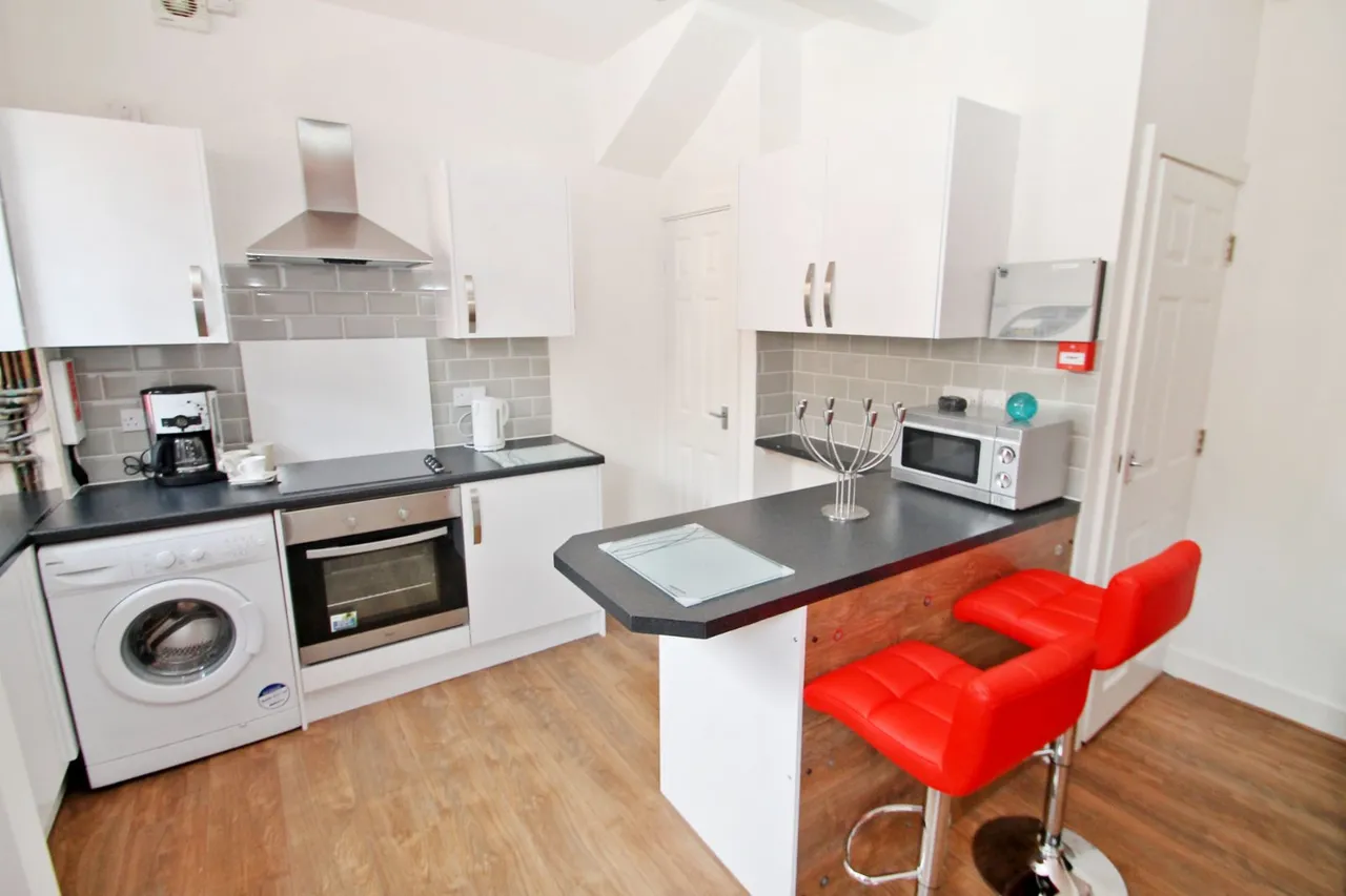 Kings Avenue, Hyde Park, LS6, photo 2