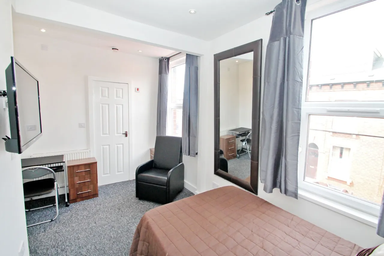 Kings Avenue, Hyde Park, LS6, photo 9