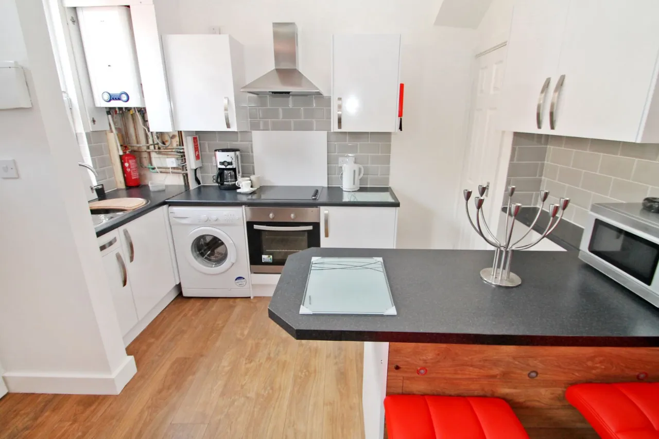 Kings Avenue, Hyde Park, LS6, photo 3